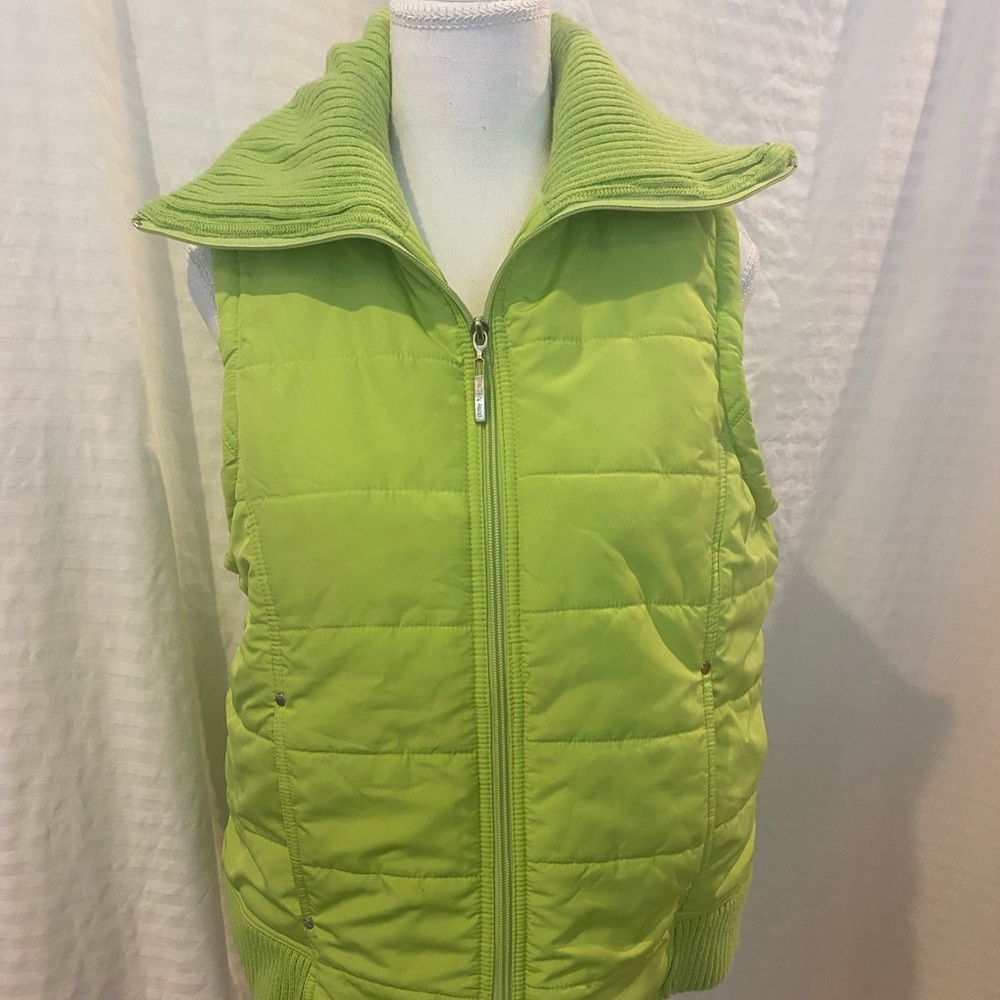 Green puffy vest in great condition
